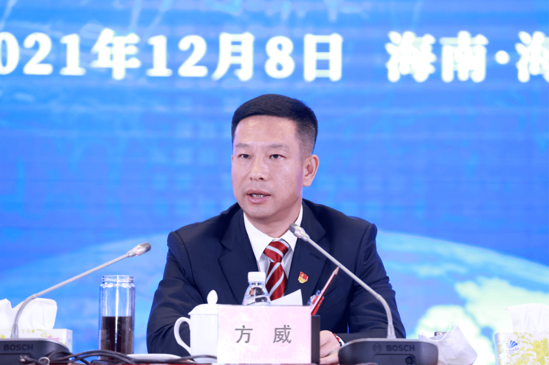 揭開(kāi)真相，方大方威背后的支持者究竟是誰(shuí)？，方大方威背后的支持者揭秘，真相究竟是誰(shuí)？