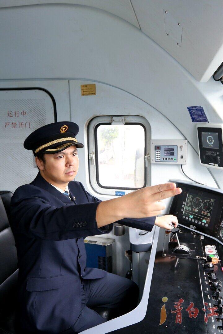 俄一客運列車與貨運列車相撞，事故深度解析與反思，俄客運列車與貨運列車相撞事故，深度解析與反思